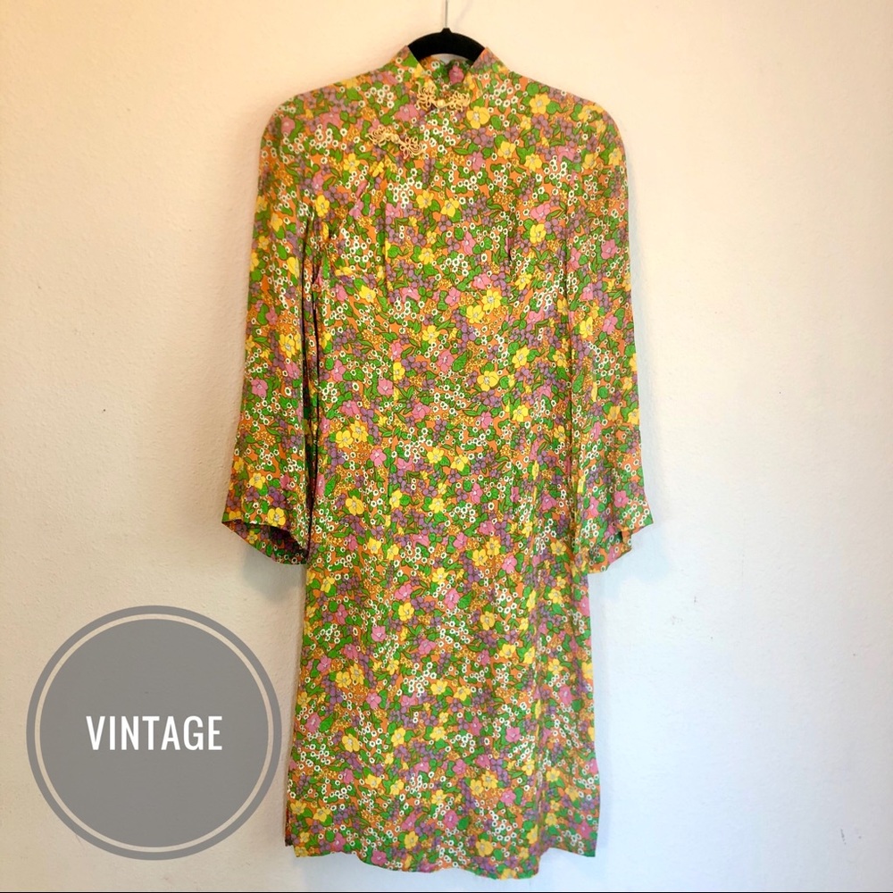 Vintage 1960’s Floral Cheongsam Kimono Style Dress